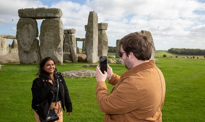 Stonehenge Shuttle Bus from London with Optional Fish & Chips