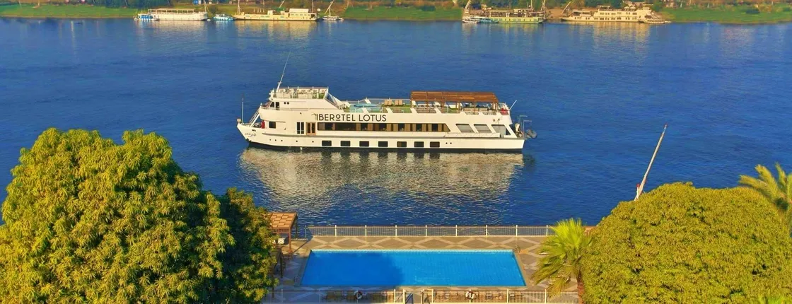 Luxor guided tour from Hurghada with Nile cruise and lunch