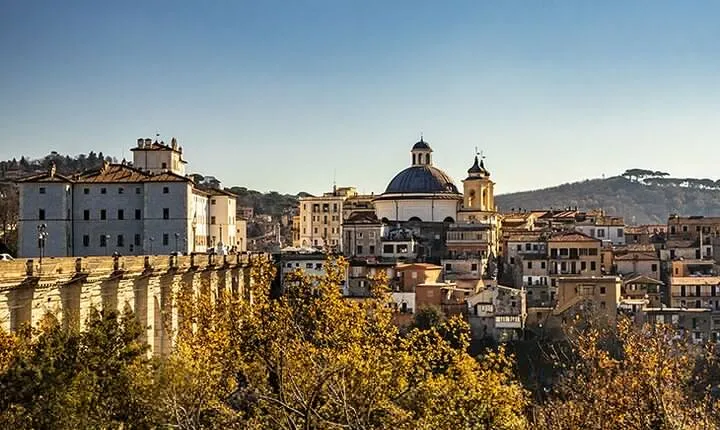 Surroundings of Rome on Vespa