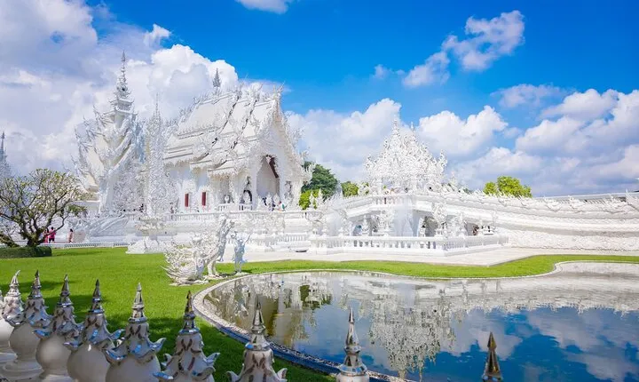Full Day Tour White Temple Black House and Blue Temple with Lunch