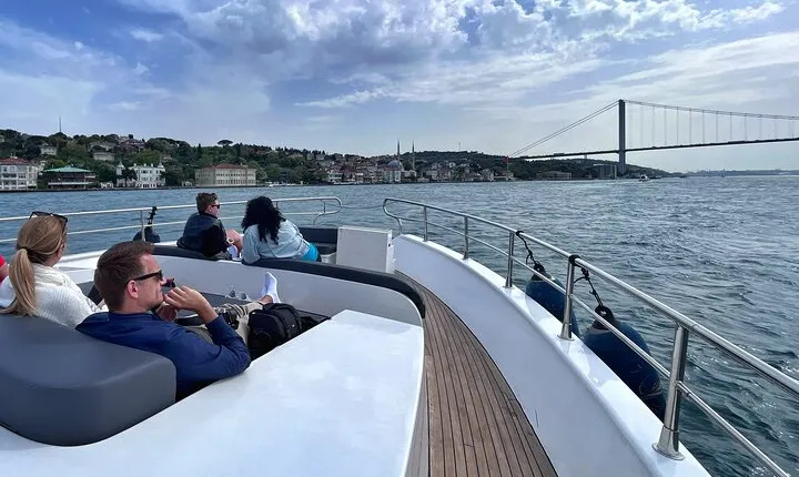 Luxury Bosphorus Yacht Cruise – Stopover in Asian Side