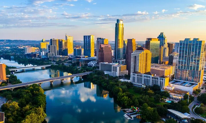 San Antonio Driving Tour From Austin with Boat Cruise & The Alamo