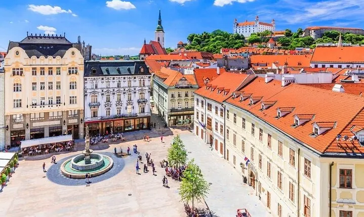 3 Hours Private Walking Tour with Beer Tasting in Bratislava
