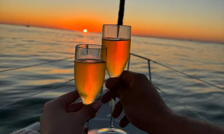 Porto Sunset: Sailboat Tour, Welcome Drink & Snaks(Available day)
