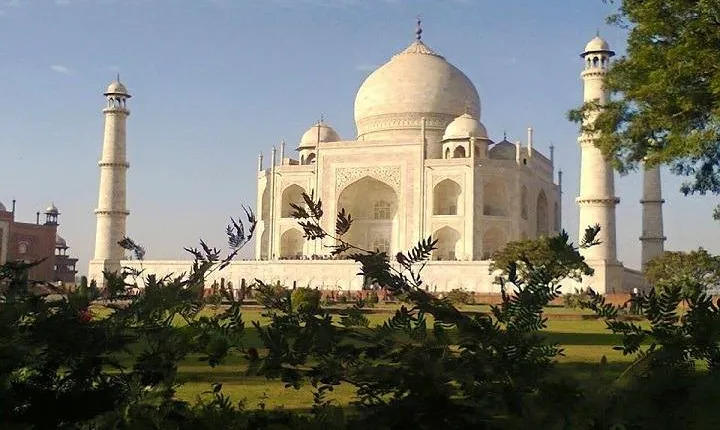 2-Day Agra Fort and Taj Mahal Guided Tour from Delhi Airport