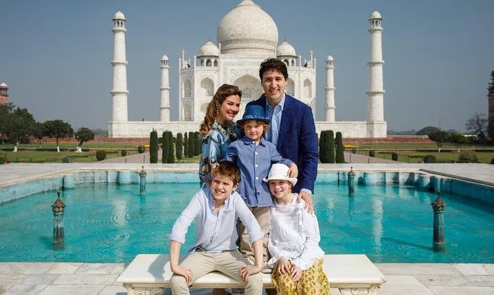 All Inclusive - Overnight Taj Mahal Tour From Delhi by Car