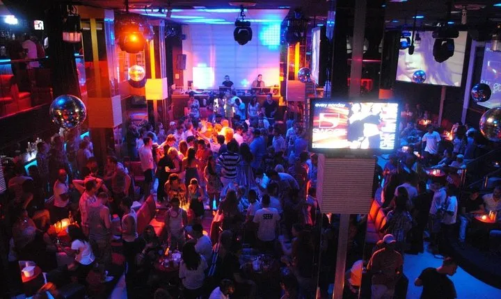 Pub Crawl Lisbon