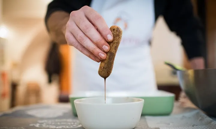 Private Pizza & Tiramisu Class at a Cesarina's home with tasting in Asti