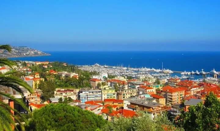 Italian Market and Menton