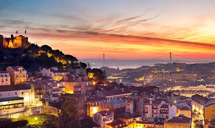 Lisbon Small-Group Sightseeing City Tour with Transportation