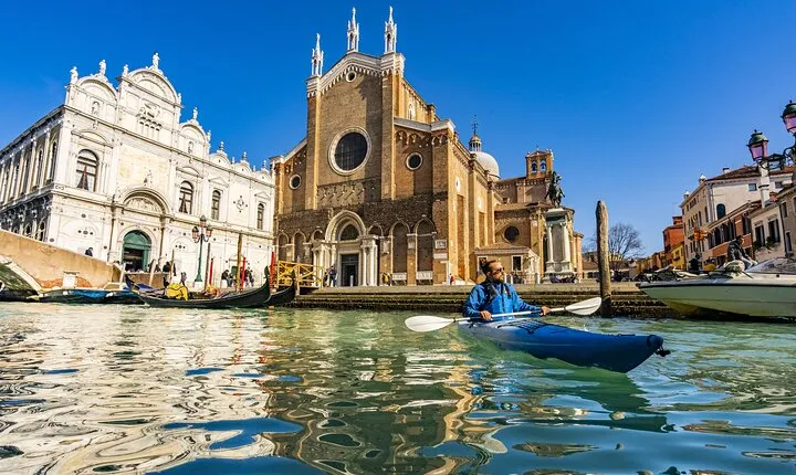 Cultural Kayak Tour: Discovering the City’s Canals