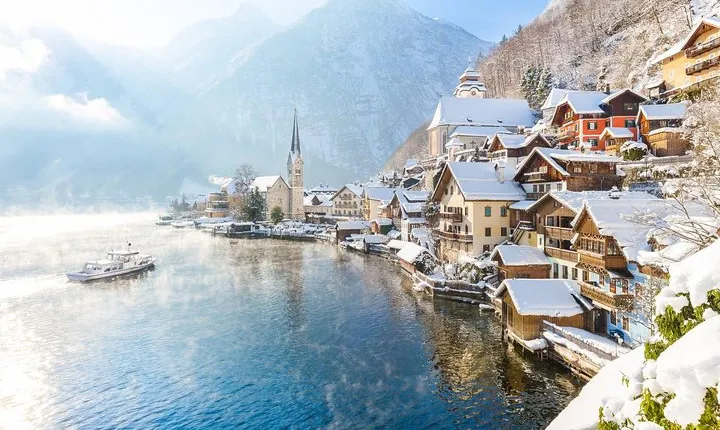  Small-Group Christmas Day Trip to Hallstatt from Vienna