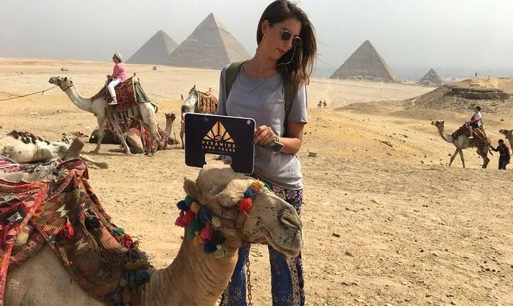 Giza Pyramids and Sphinx: Guided Day Tour from Cairo