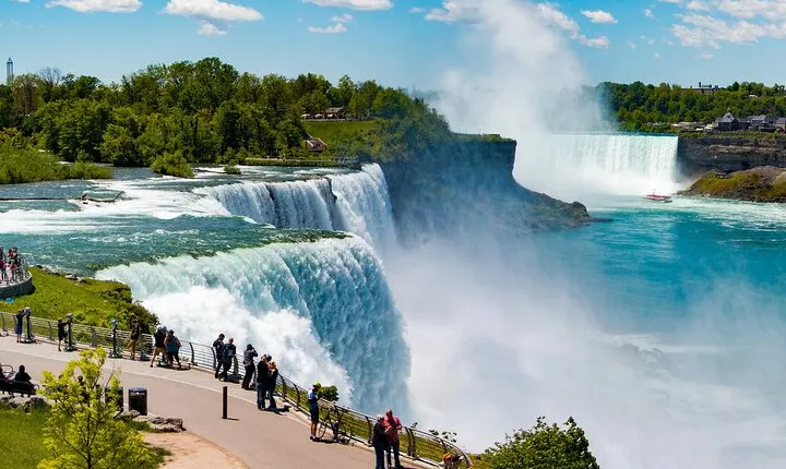 Niagara Falls with Outlet Shopping, 2-Day Tour from NYC