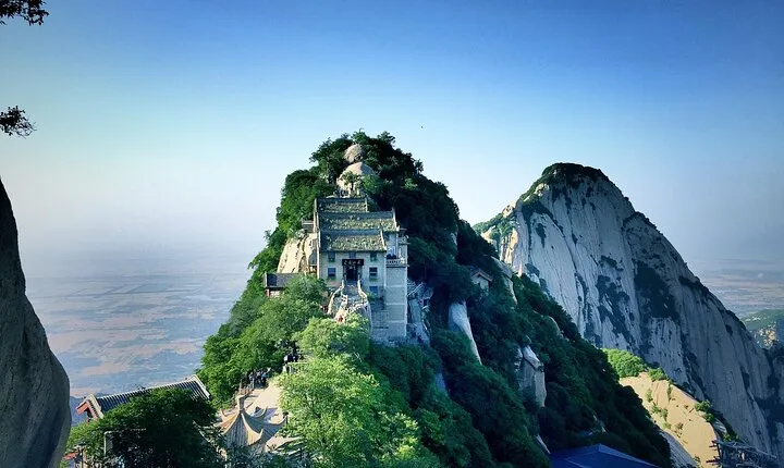 Mt. Huashan Private Roundtrip Transfer with Driver's Tickets Help