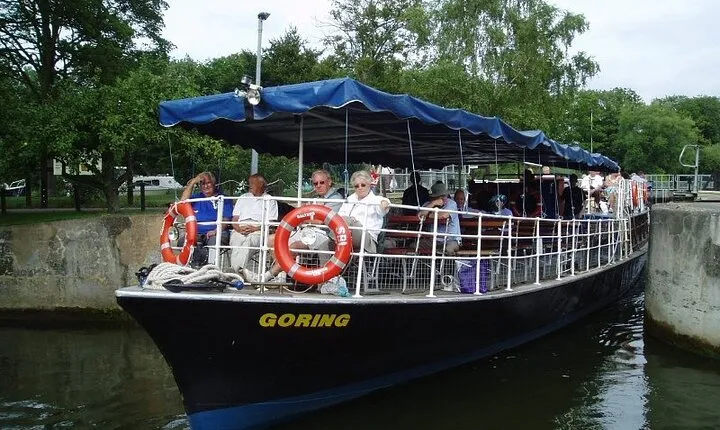 Relaxing Cruise from Oxford to Iffley Lock and Return