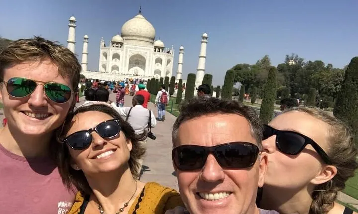 From Delhi: Winter Special Taj Mahal & Agra Fort Tour by Car