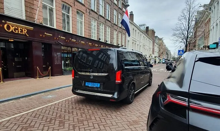 Private Minivan Sightseeing Tour in Amsterdam