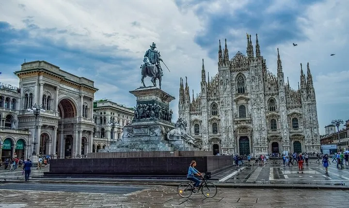 Private Transfer From Nice to Milan With a 2 Hour Stop in Genoa