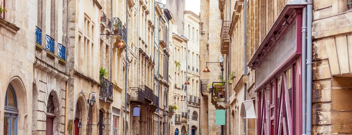 Walking English and French tour of Bordeaux