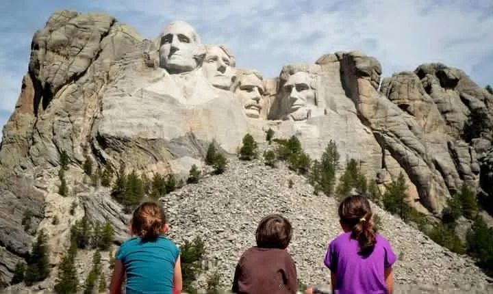 Mount Rushmore and Black Hills Tour with Two Meals and a Music Variety Show