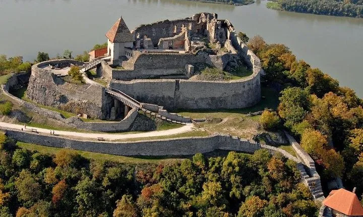 Visegrad Castle and Szentendre by the Danube private tour