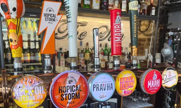 Historic Pub Walking Tour of London