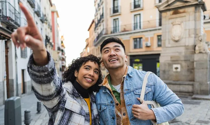 Private Romantic Walking Tour Edinburgh with Castle Views