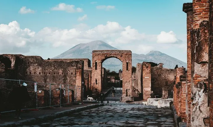 Transfer Rome to Naples with stop at Pompeii & Vice Versa