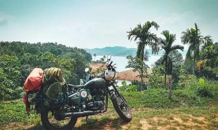 Royal Enfield 350cc for self-drive