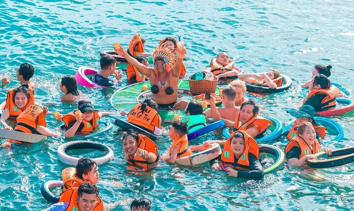 Nha Trang Boat Trip Floating Bar Live Music Show