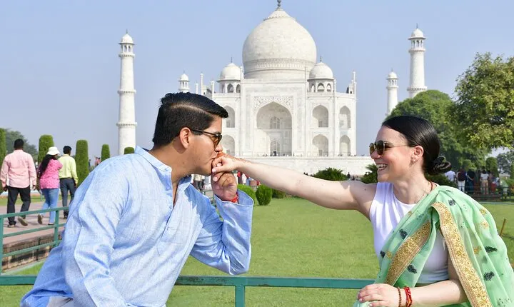 Taj Mahal Day Tour from Delhi by Superfast Train