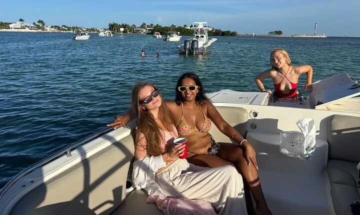 27ft Miami Catamaran for Groups and Parties