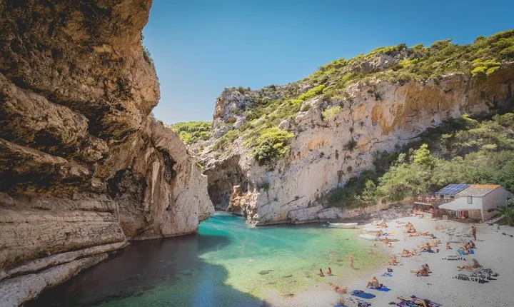 Luxury Blue and Green Cave private tour