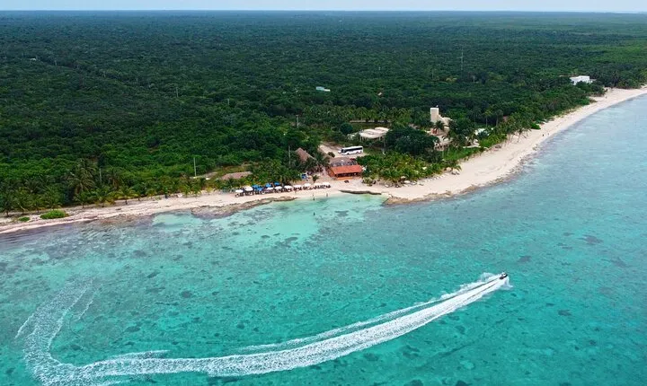 All-inclusive entrance to Palm Beach in Cozumel