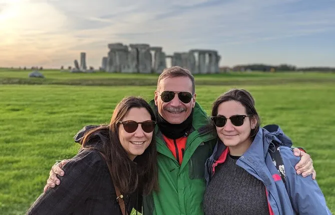Transfer from Southampton to London with Stop at Stonehenge tickets included