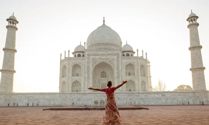 Agra: Skip the Line Ticket to Taj Mahal with Guided Tour