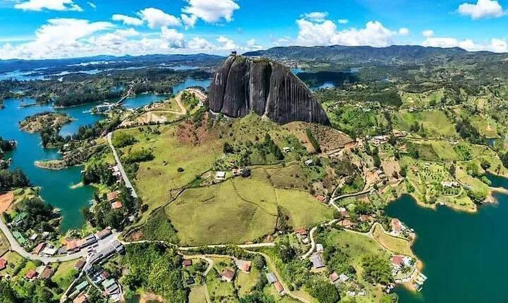 Tour to Guatapé Town of Zócalos