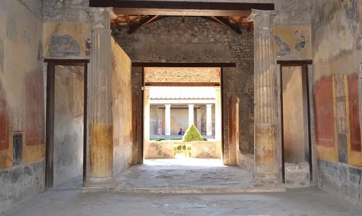 Best of Ancient Roman Cities Tour in 1 Day: Visit Pompeii Oplontis & Herculaneum