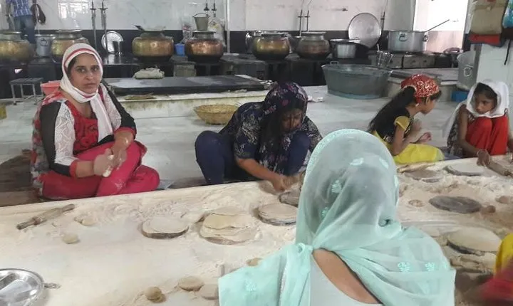 Salaam Baalak Trust City Walk and Volunteering at a Local Community Kitchen