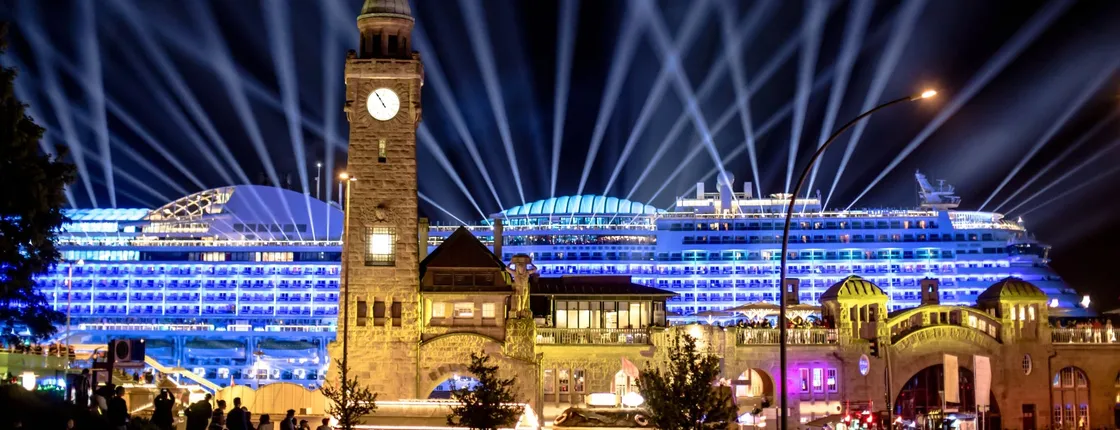 St. Pauli and old town private walking tour in Hamburg