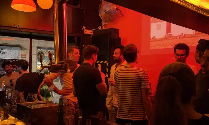  Go out like a local, pub Crawl / Tour in Raval - Barcelona