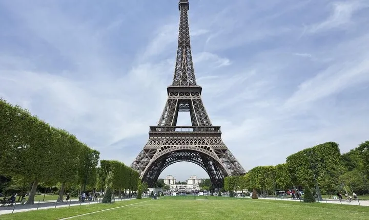 Eiffel Tower Ticket in Paris With Guide (2nd Floor by Lift)