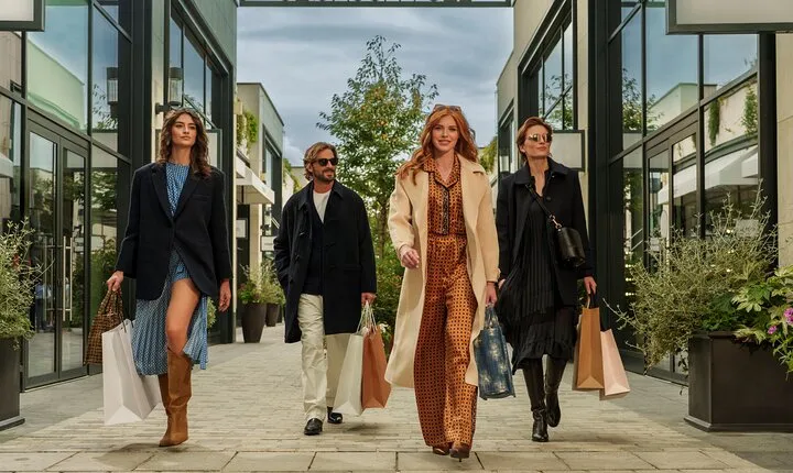 Giverny Monet's House and Gardens with Shopping Session Day Trip