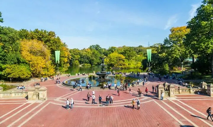 Falling in Love in NYC: Self-Guided Romantic Story Walk