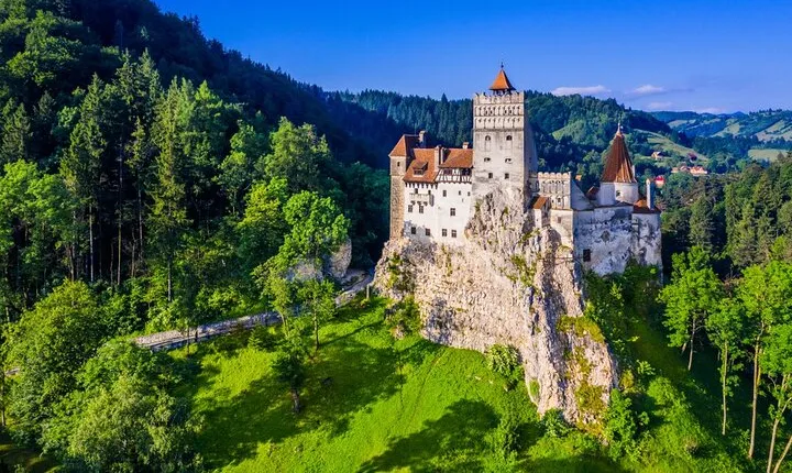 Hike&City PrivateTour- Dracula's Castle and Pestera mountain village from Brasov
