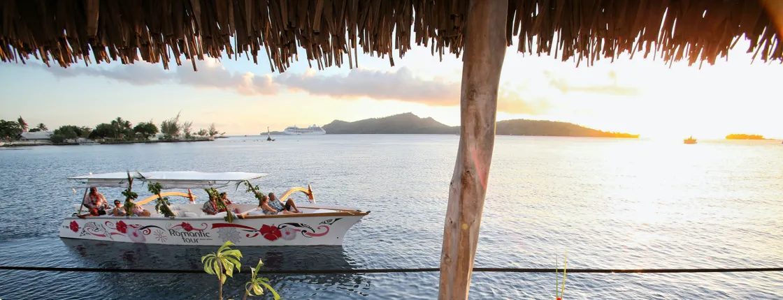 Bora Bora Romantic Sunset Cruise with Dinner