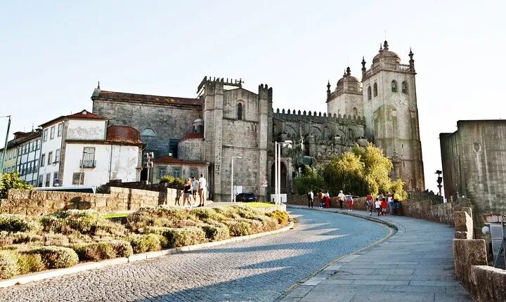 Romantic Porto Love Novel Exploration Game and Tour