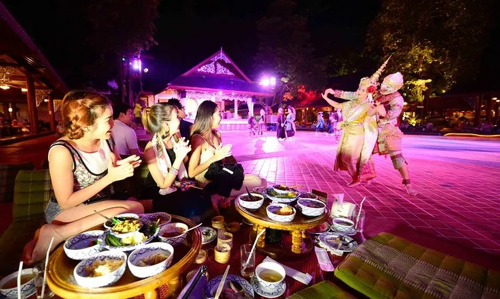 Traditional Khum Khantoke Dinner from Chiang Mai with Cultural Dance Show