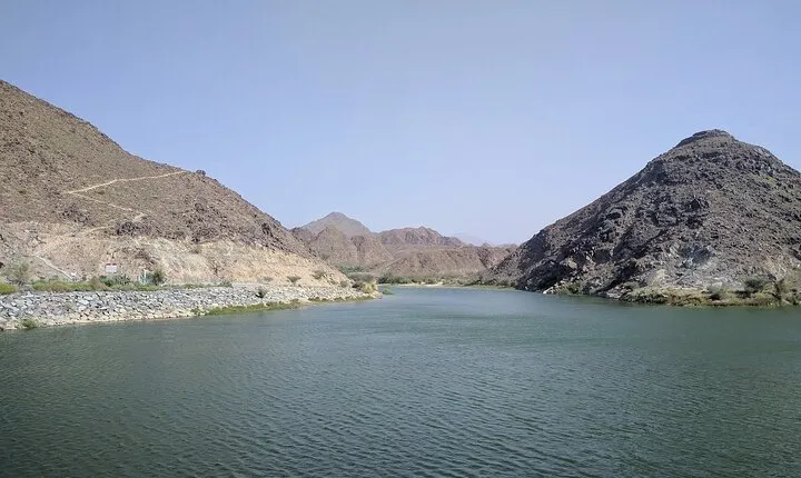 Wadi Shawka Dam with Private Transportation